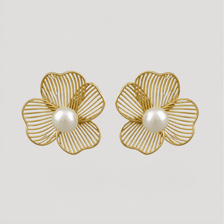 Brinco Flor Arabesco com Pérola Banhado a Ouro 18K — default