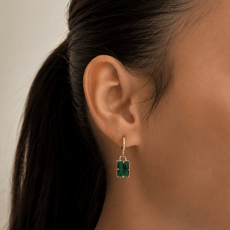 Brinco Argola com Pingente Esmeralda Banhado a Ouro 18K