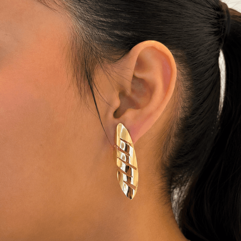 Brinco Orgânico Alongado Banhado a Ouro 18K