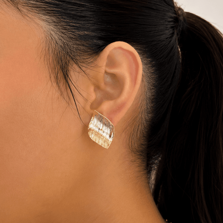 Brinco Folha Texturizada Banhado a Ouro 18K