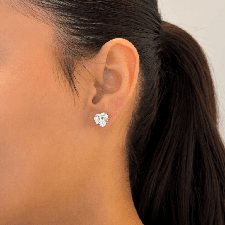 Brinco Ponto de Luz Coração Banhado a Ouro 18K