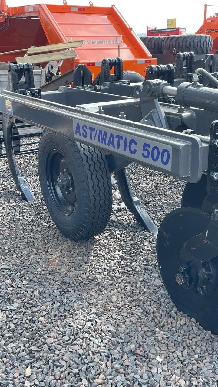 ARADO SUBSOLADOR CANAVIEIRO COM DESARME AUTOMÁTICO DAS HASTES Tatu - MODELO Ast/Matic 500 05 Hastes