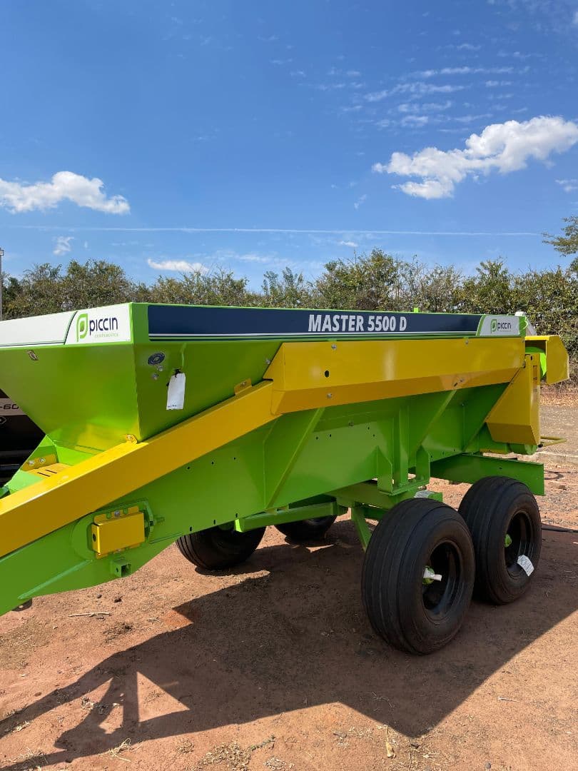 Distribuidor de Calcário e Compostos Orgânicos Piccin - Modelo Master 5500 D