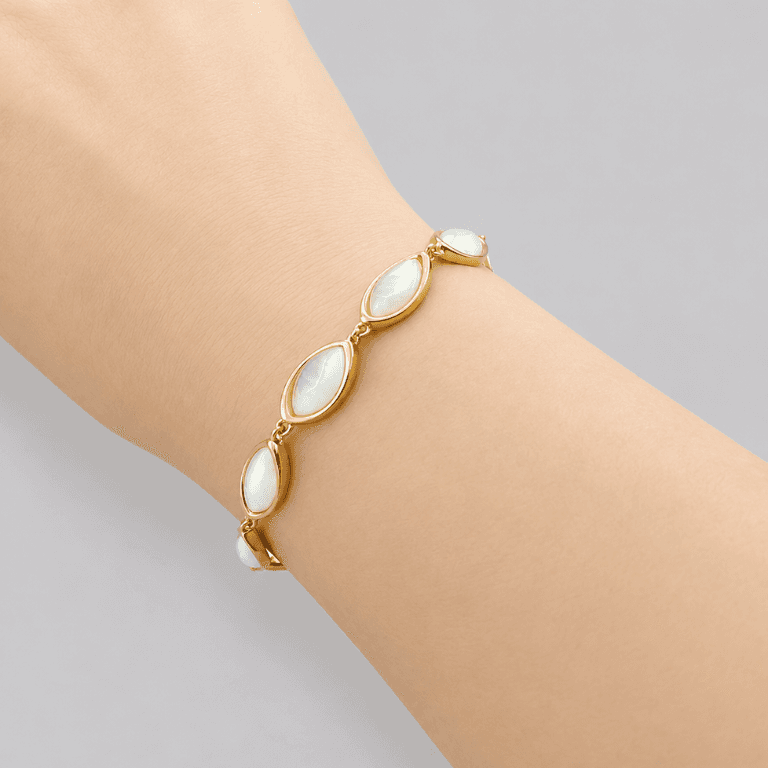 Pulseira Oval com Madrepérola Banhado a Ouro !8K