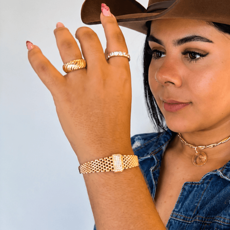 Bracelete Texturizado Cravejado com Zircônias Banhado a Ouro 18K