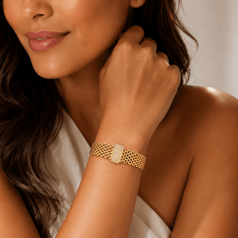Bracelete Texturizado Cravejado com Zircônias Banhado a Ouro 18K