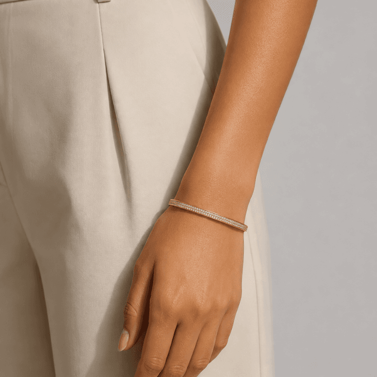 Bracelete Cravejado com Zircônias Cravação Pavê Banhado a Ouro !8K