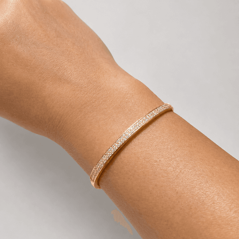 Bracelete Cravejado com Zircônias Cravação Pavê Banhado a Ouro !8K