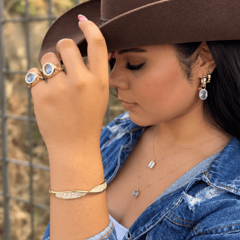 Anel Cristal London Blue com Zircônias Brancas e Estrelas Banhado a Ouro 18K