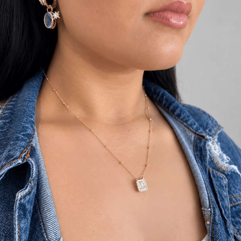 Colar Escapulário Nossa Senhora Aparecida Zircônias e Cristal London Blue Banhado a Ouro 18K
