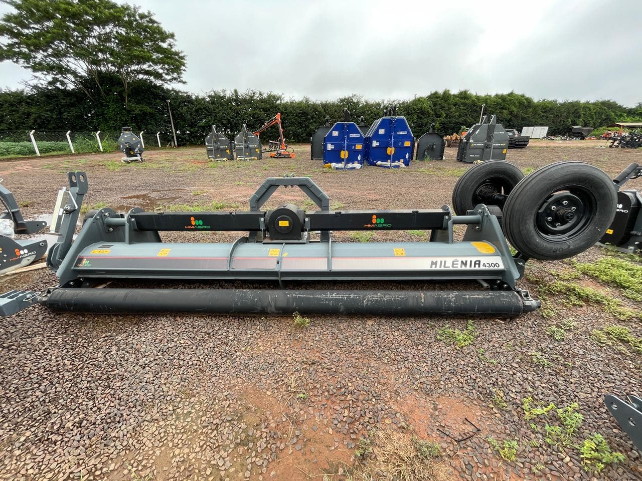 Trincha Agrícola HMAGRO - Modelo Milênia 4300 - Deslocamento Lateral Hidráulico — default
