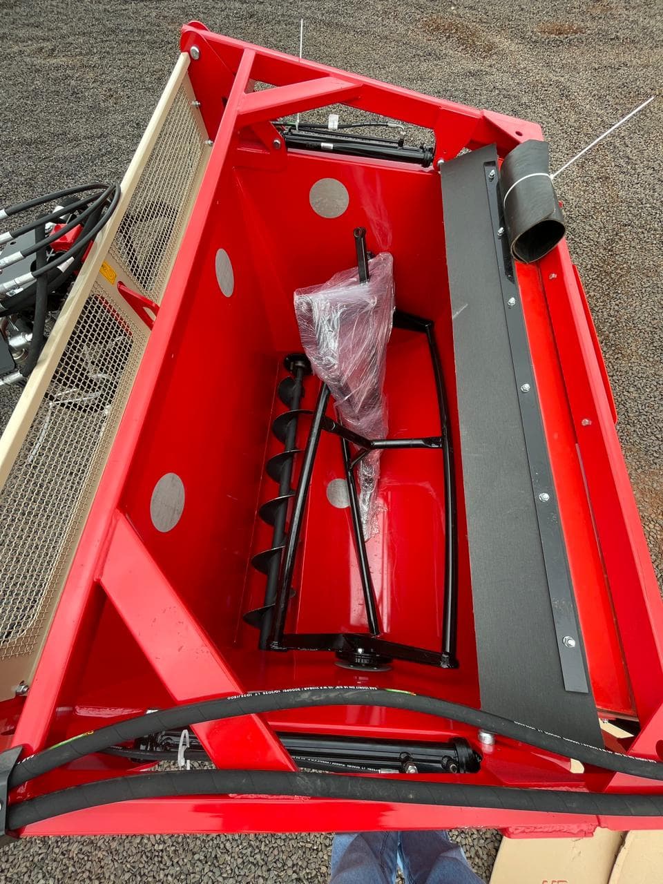 VAGÃO MISTURADOR AUTO-CARREGAVEL NOGUEIRA - MODELO VMN 2.0 - Total Inox - 2,0m3 - Com Rodas