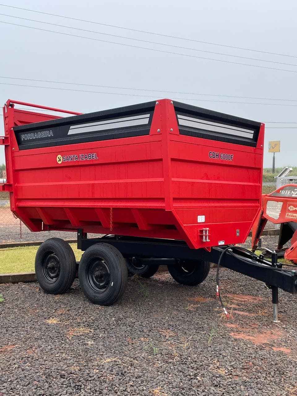 Carreta Forrageira Basculante Santa Izabel CBH 6000 F - Com Pneus 750x16 — default
