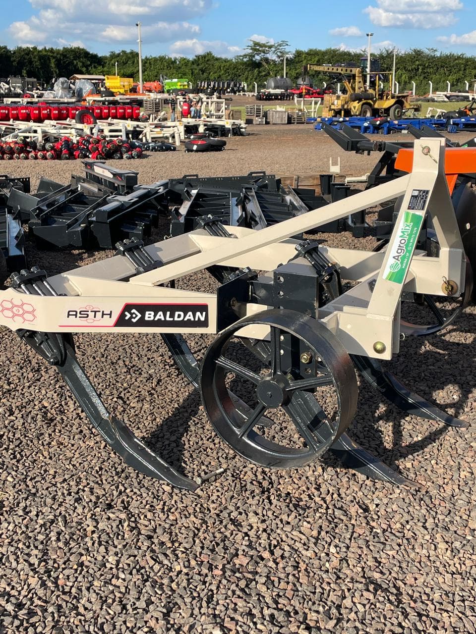 Arado Subsolador Baldan - Modelo ASTH 05/05 - Com Roda Guia — default