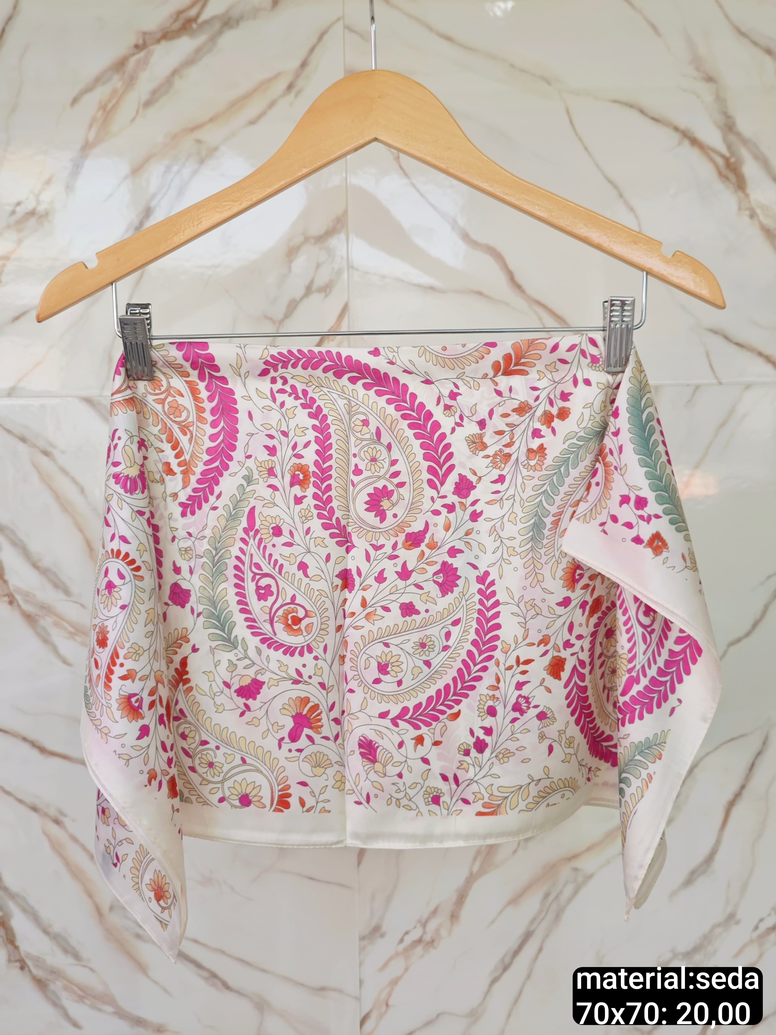 Lenço Cetim Paisley Rosa e Laranja