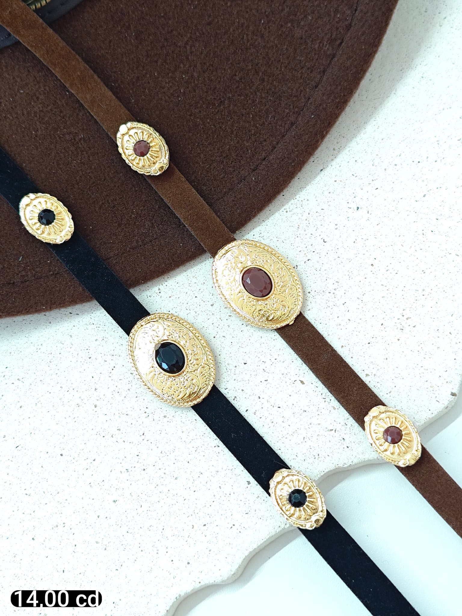 Choker Suede Pingentes Dourados com Pedra