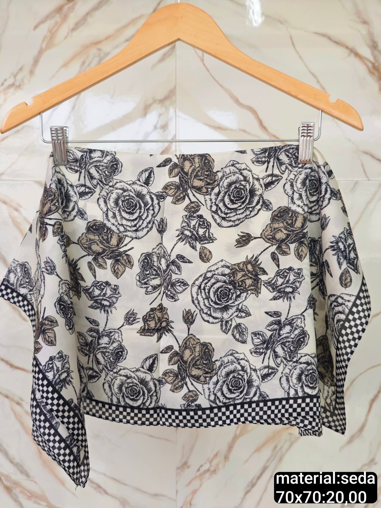 Lenço Cetim Floral Preto e Branco Xadrez — BRANCO