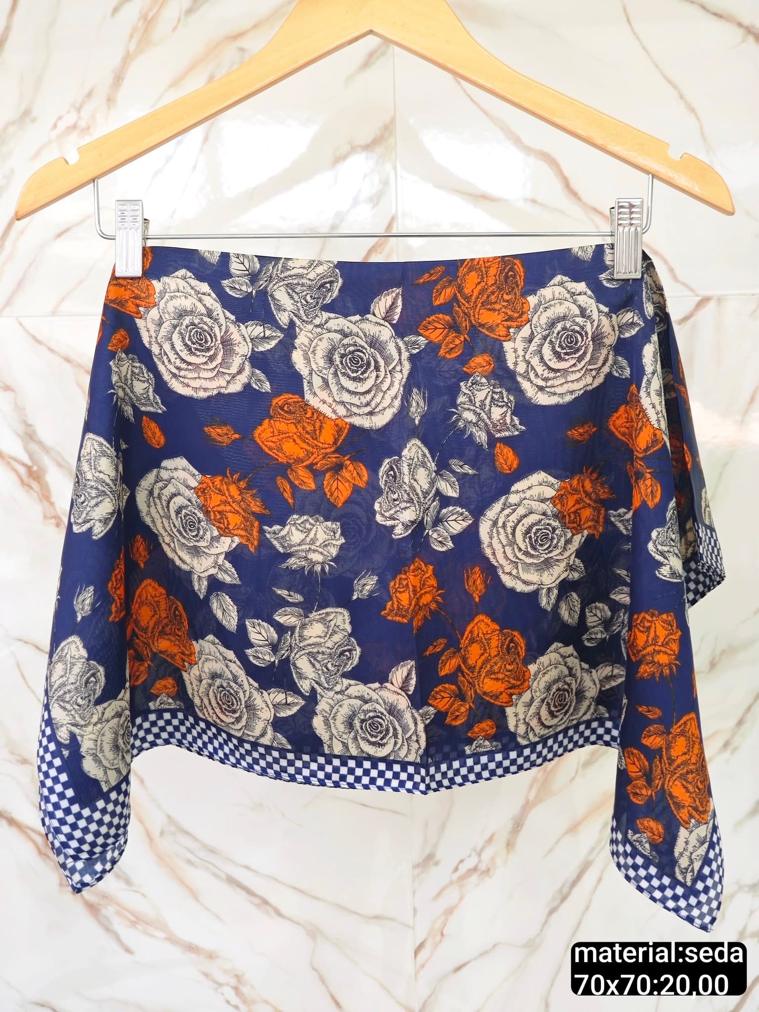 Lenço Cetim Floral Rosas Azul Marinho com Xadrez — AZUL MARINHO