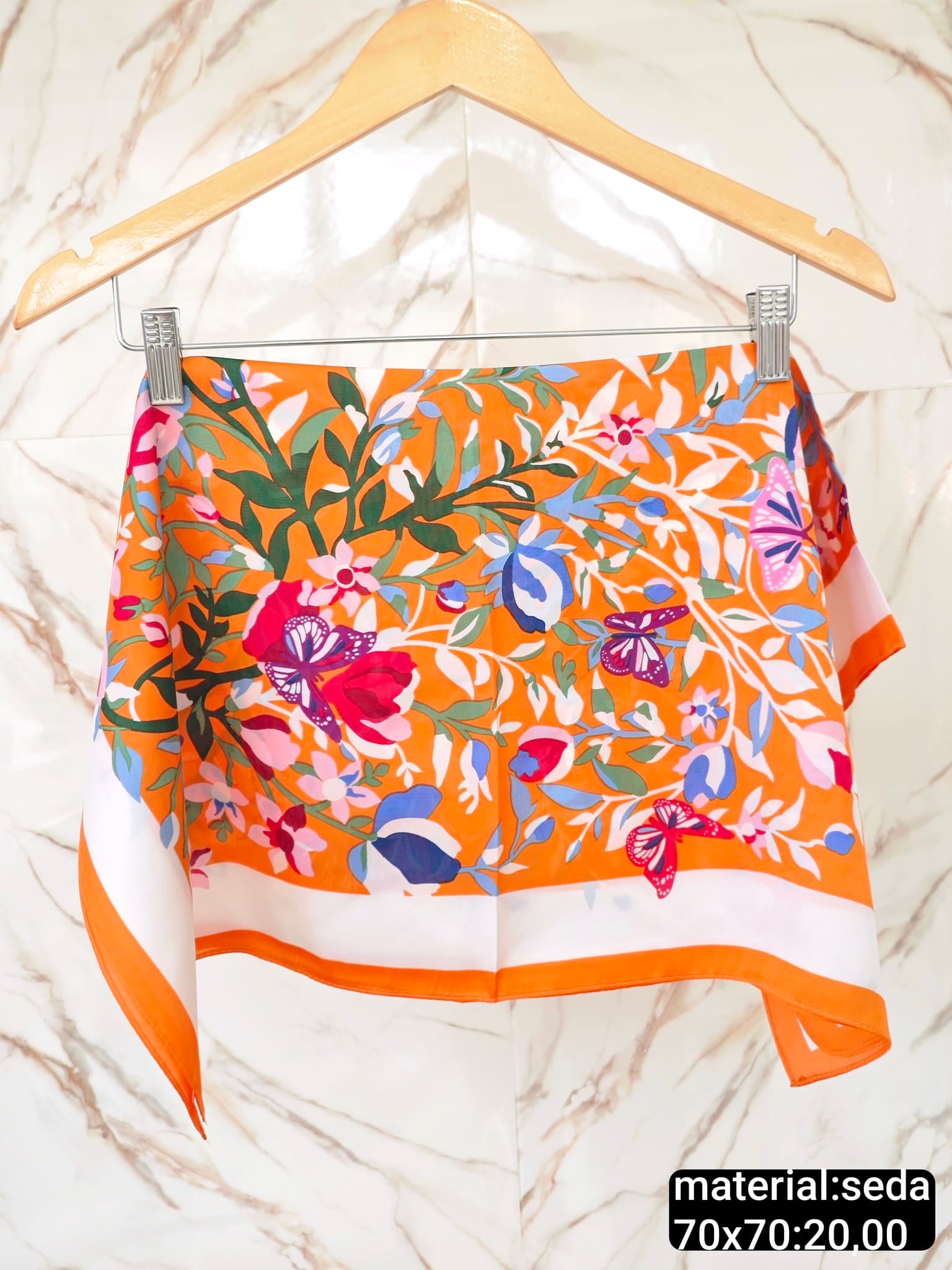 Lenço Cetim Floral Multicolor Fundo Laranja — LARANJA