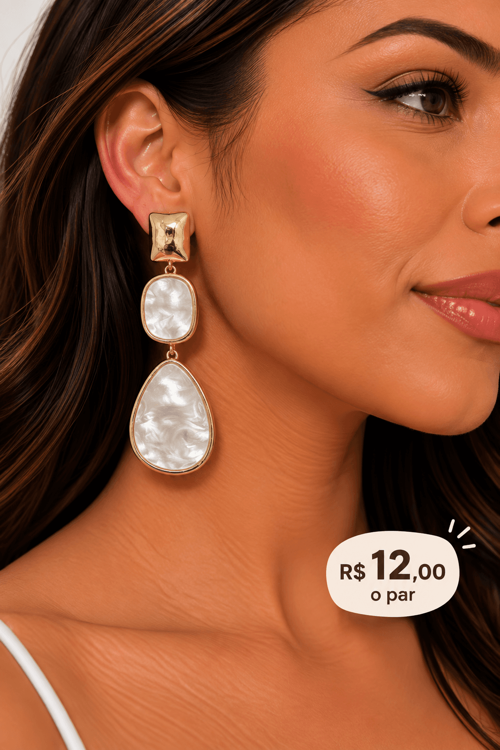 Brinco Resina Gota com Pino Quadrado Martelado — Branco perolado