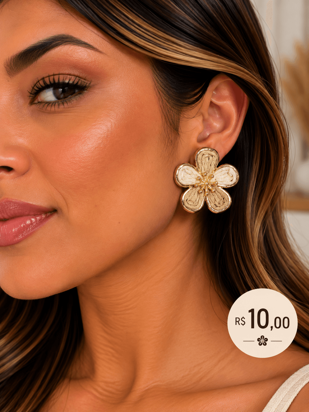 Brinco Ráfia Flor Pequena com Micro Contas — Off-white com bege