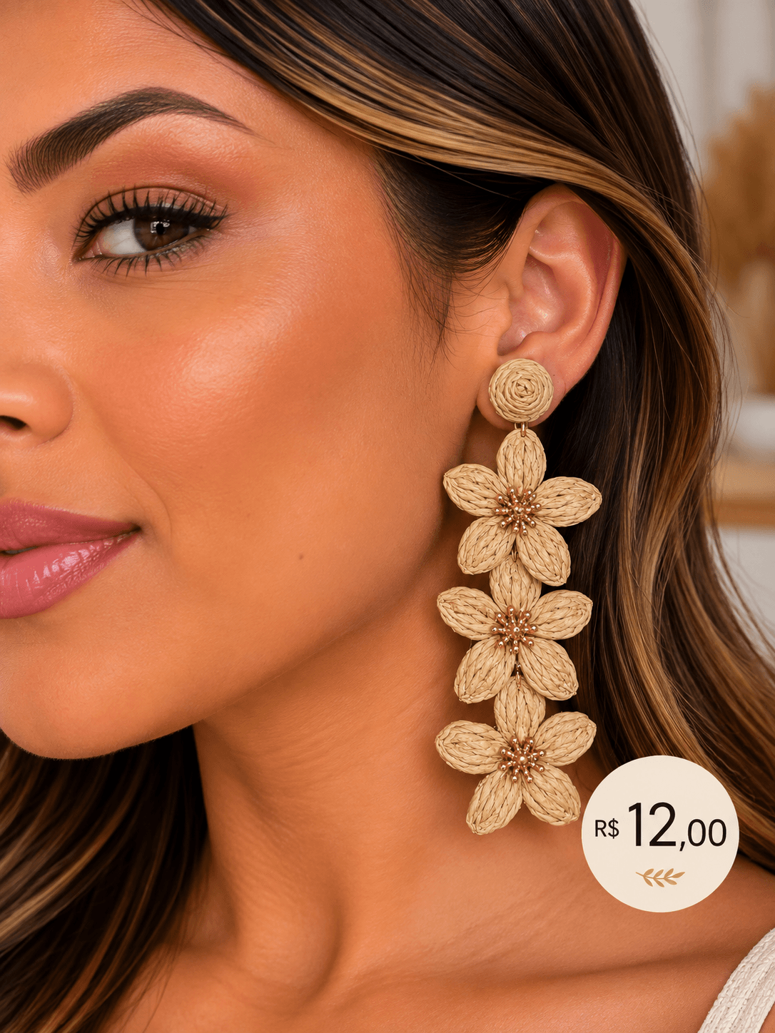 Brinco Ráfia Três Flores em Cascata — Natural caramelo