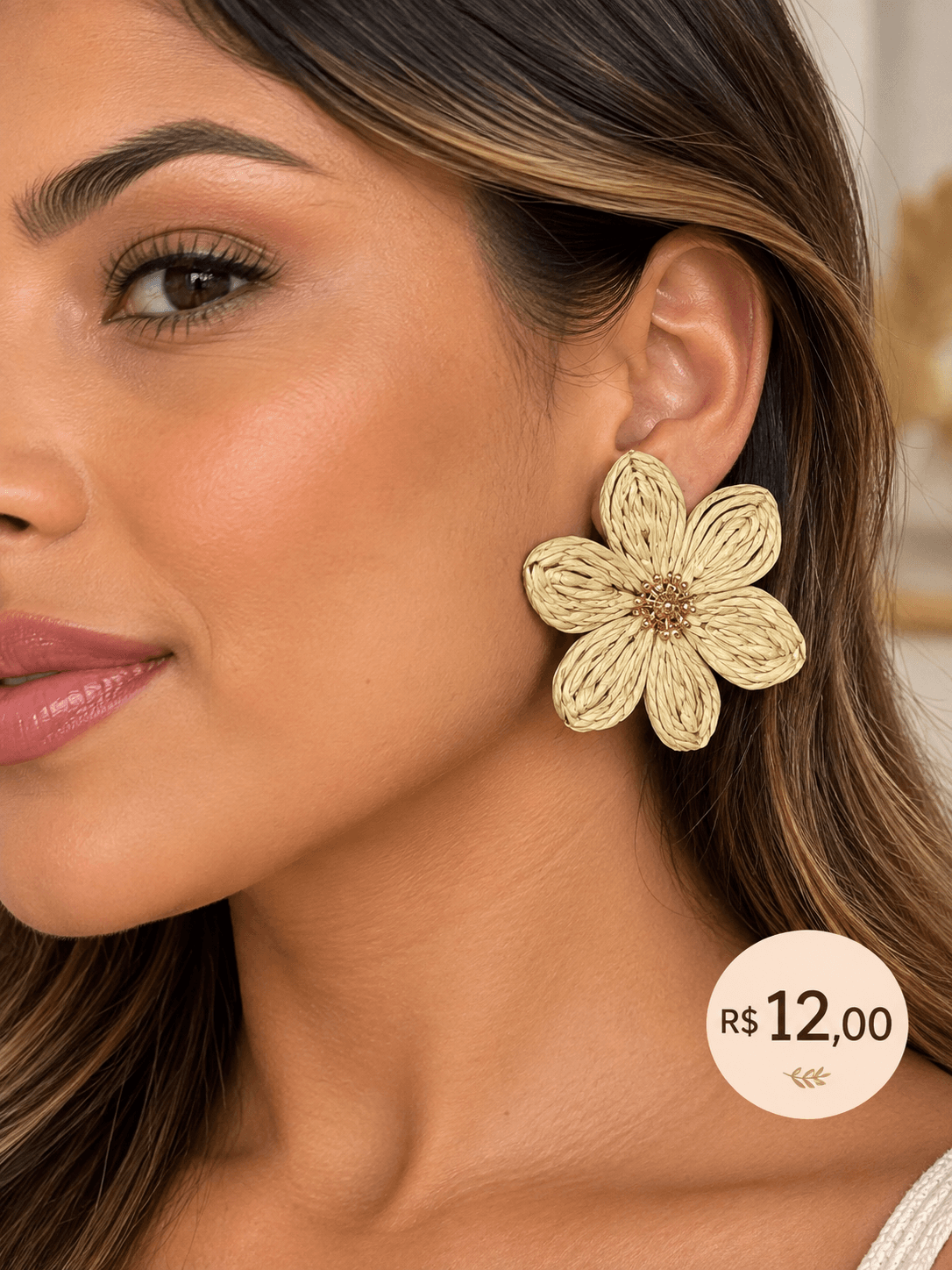 Brinco Ráfia Flor Grande com Micro Contas — Natural claro