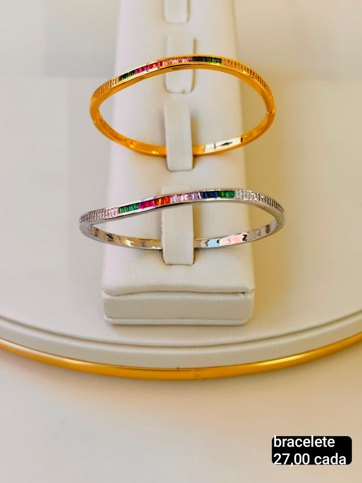 Bracelete Rígido Fino Pedras Baguete Coloridas — Dourado