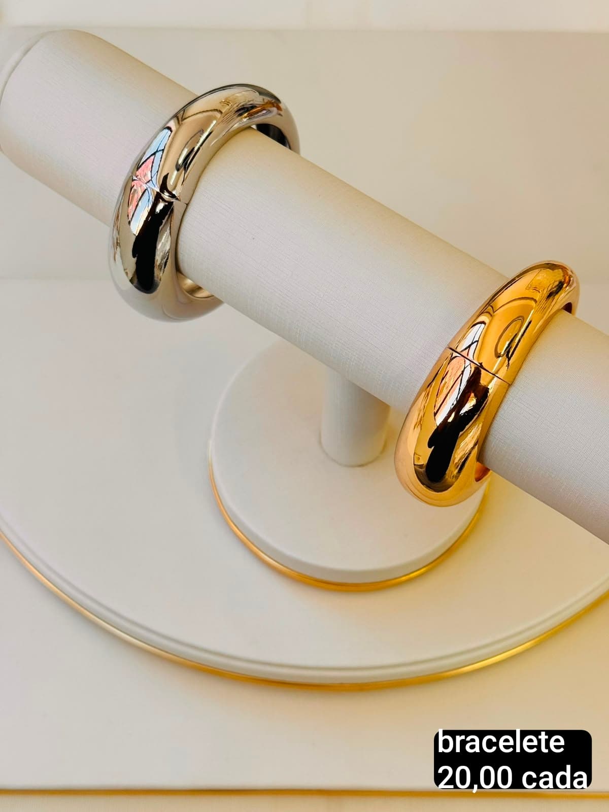 Bracelete Abaulado Médio Liso — Dourado