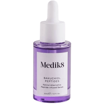 Bakuchiol Peptides es una alternativa de retinol suave y derivada de plantas infundida con precursores de péptidos brillantes y centella asiatica calmante.
