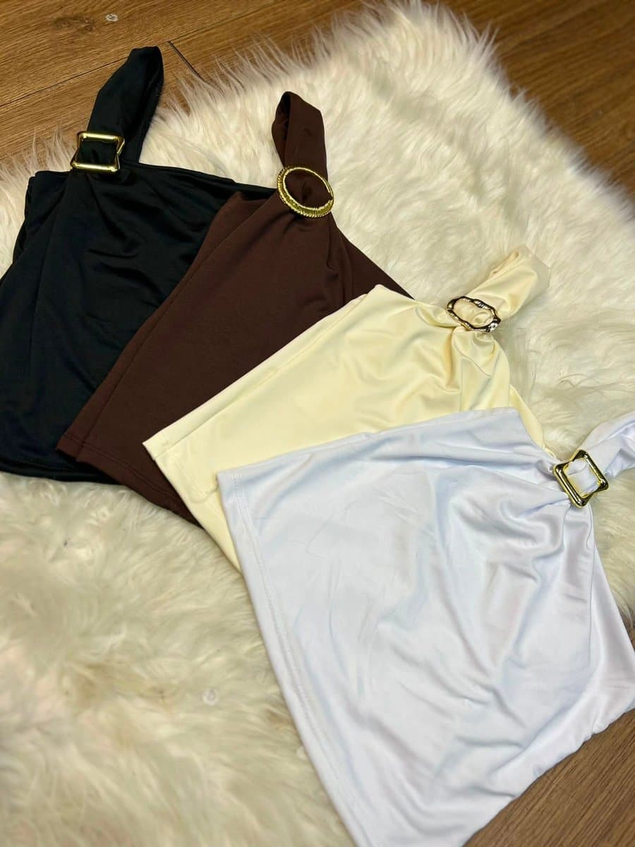 Blusa com Fivela