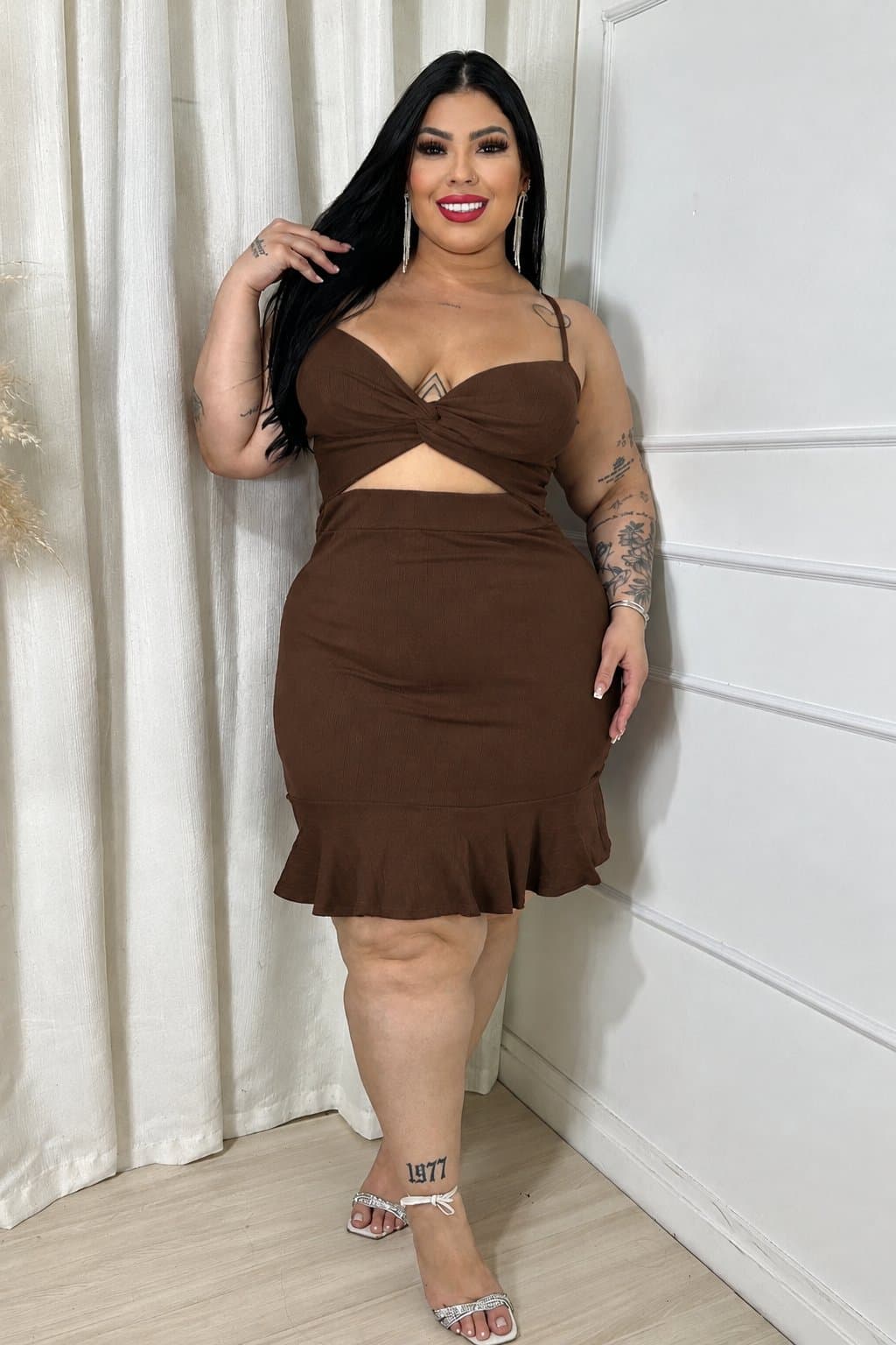 Vestido babado — Marrom