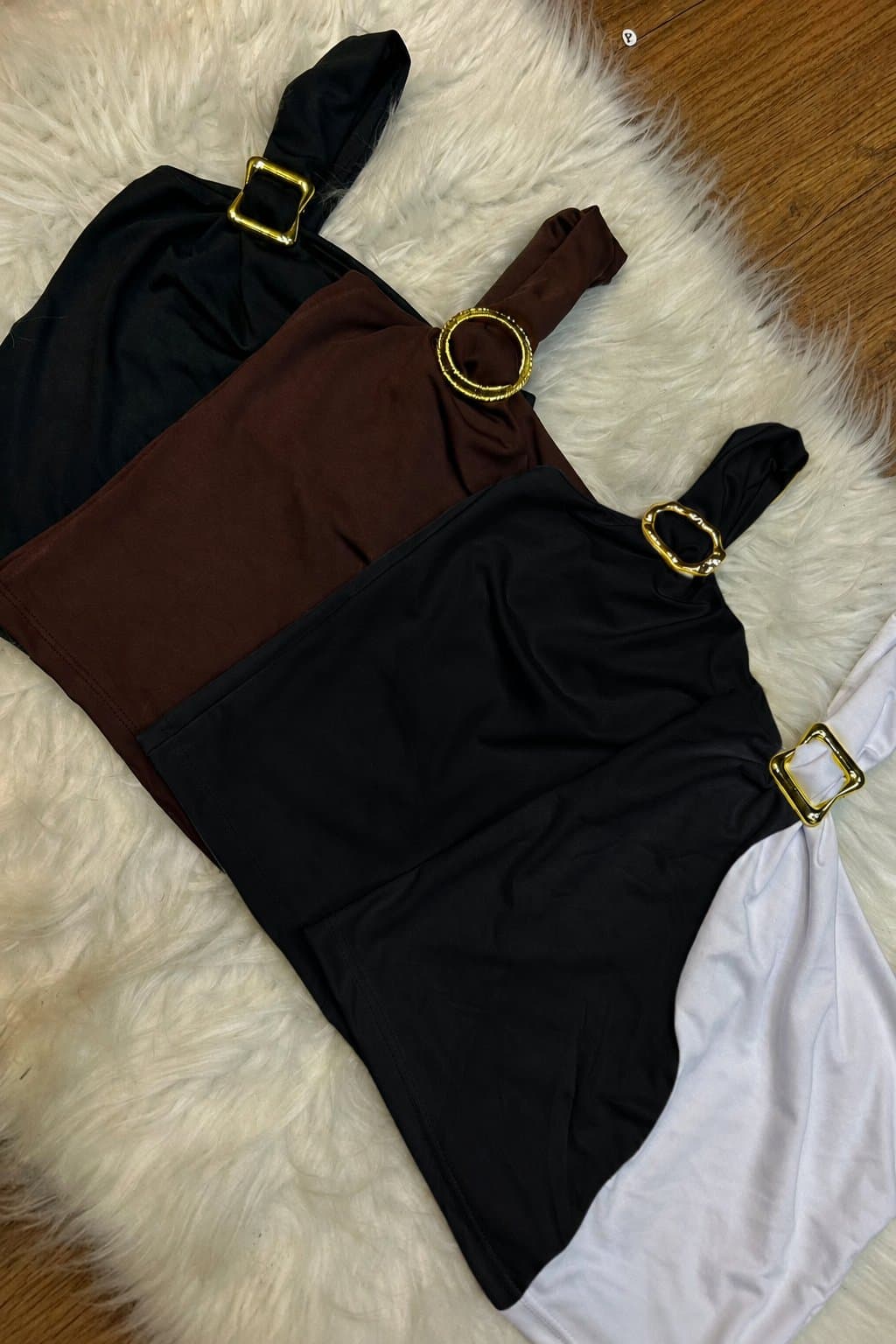 Blusa com Fivela
